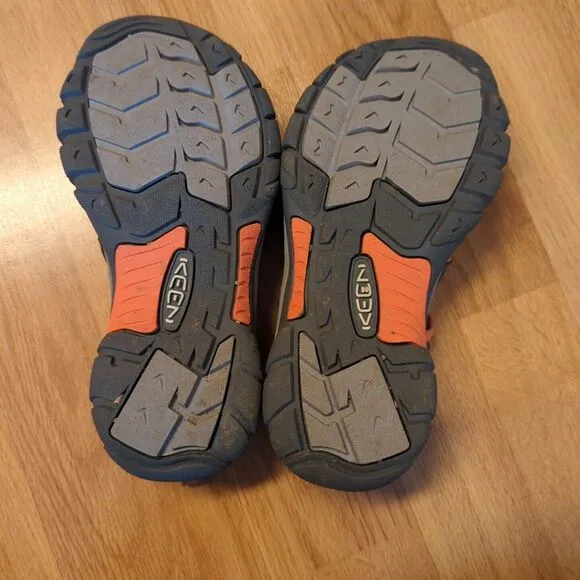Keen Newport Hydro H2 Hiking Trail Shoe Sandals Womens 8 Coral Gray Closed Toe