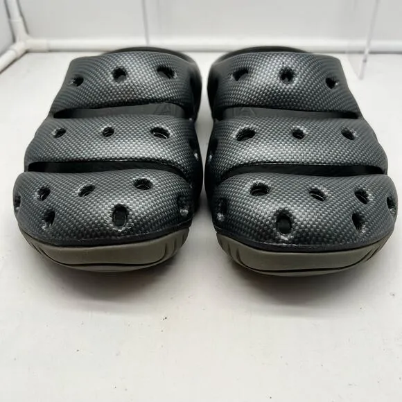 Keen Sandals Mens 9 Yogui Vibram Slip On Black Carbon Fiber Look 1002036