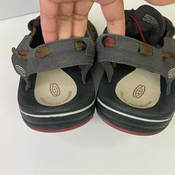Keen Uneek Men’s Sandals Men’s Size 11 Camping Fisherman Beach Gray Red Color