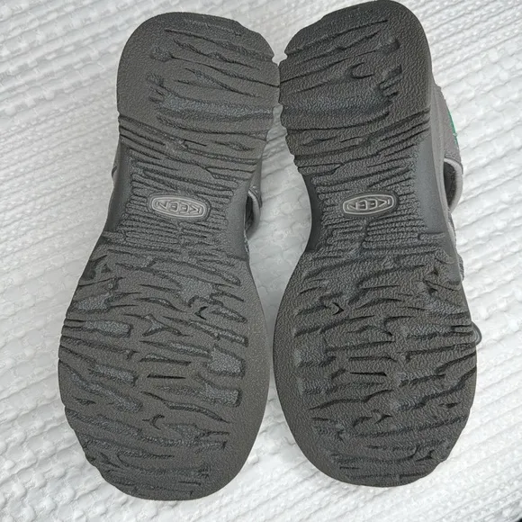 KEEN Woman’s Whisper Hiking Sandals Size 8.5