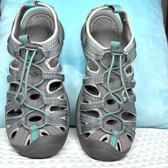 KEEN Woman’s Whisper Hiking Sandals Size 8.5