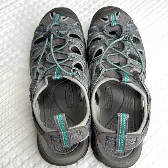 KEEN Woman’s Whisper Hiking Sandals Size 8.5