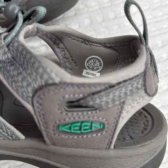 KEEN Woman’s Whisper Hiking Sandals Size 8.5