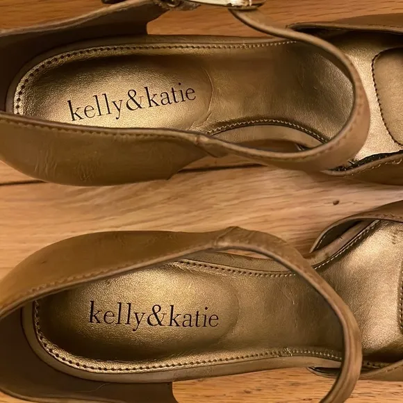 Kelly &amp; Katie Tan Block High Heels Buckle Pumps Size 8.5