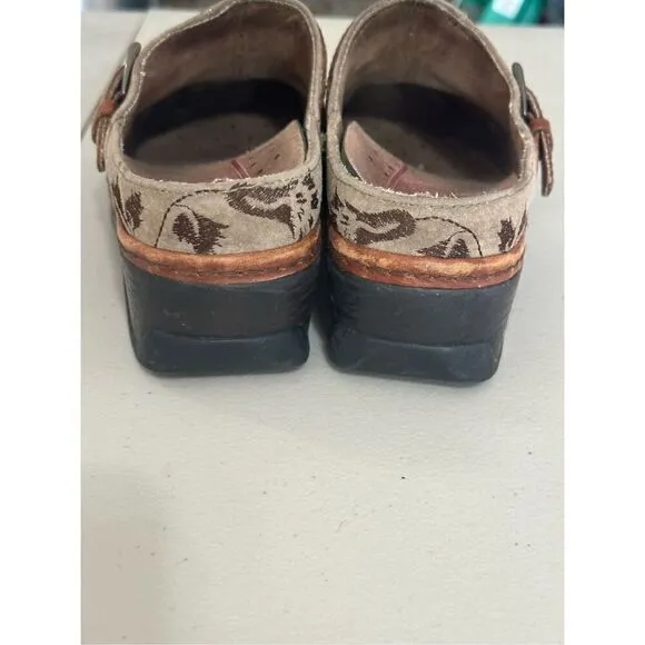 Klogs Footwear Women's Austin Taupe Suede Tapestry Clogs Sandals Size 8