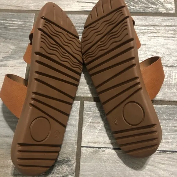 Ladies tan sandals size 9