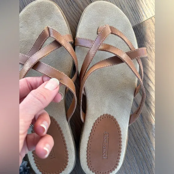 Lands’ End strappy tan leather flat sandals NWT