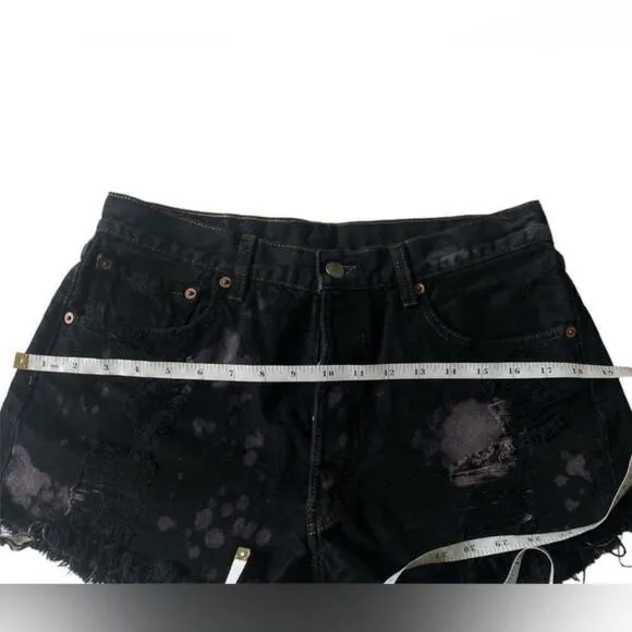 Levi’s - Vintage cut off black distressed acid wash denim shorts
