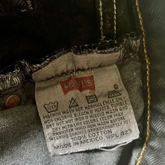 Levi’s - Vintage cut off black distressed acid wash denim shorts
