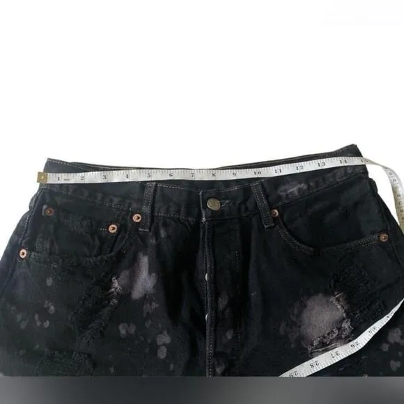 Levi’s - Vintage cut off black distressed acid wash denim shorts