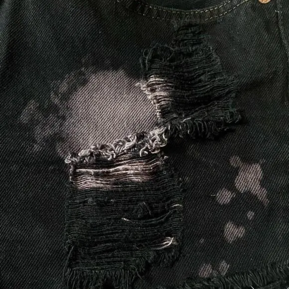 Levi’s - Vintage cut off black distressed acid wash denim shorts