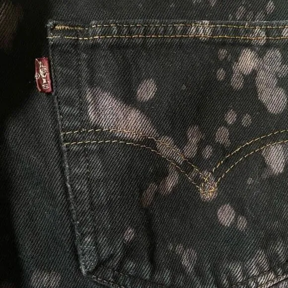 Levi’s - Vintage cut off black distressed acid wash denim shorts