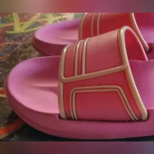 Lightly Contoured Slip On Pink Sz Small