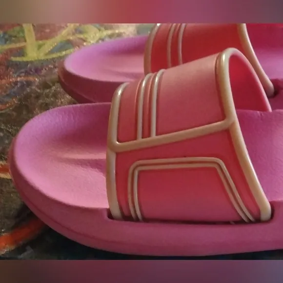Lightly Contoured Slip On Pink Sz Small