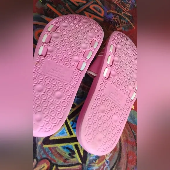 Lightly Contoured Slip On Pink Sz Small