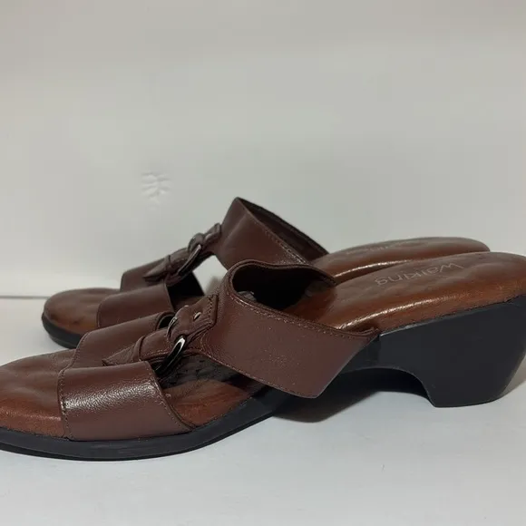 Like new Walking Cradles Womens 7.5 Brown Sandals comfort cushion silver buckle