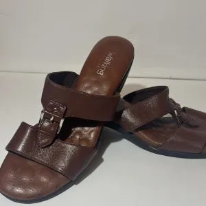 Like new Walking Cradles Womens 7.5 Brown Sandals comfort cushion silver buckle