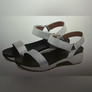 LINEA Paolo sporty CHIC sneaker‎ sandals, new with tags, silver leather size 8.5
