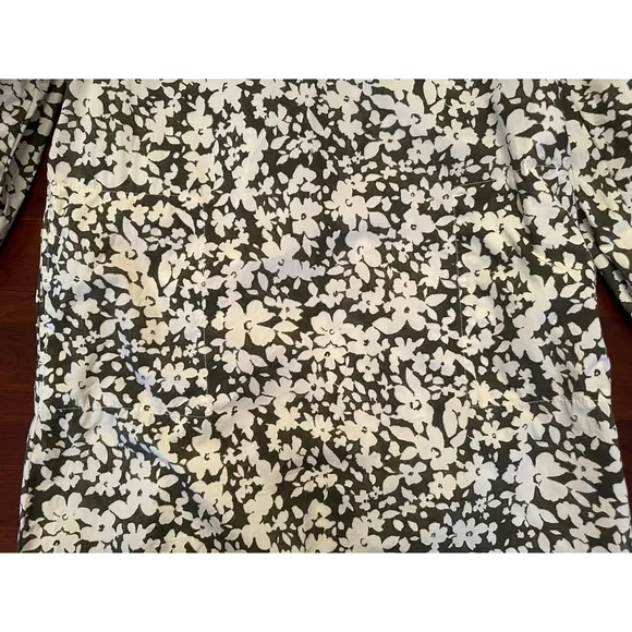 Lou &amp; Grey Size Small Green and White Floral Dress