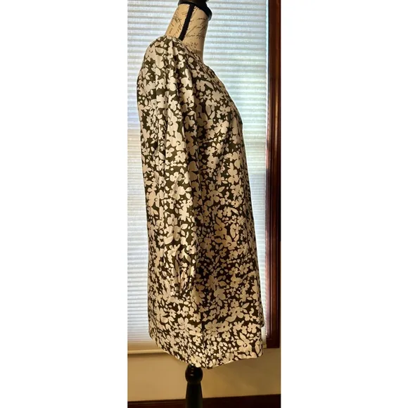 Lou &amp; Grey Size Small Green and White Floral Dress