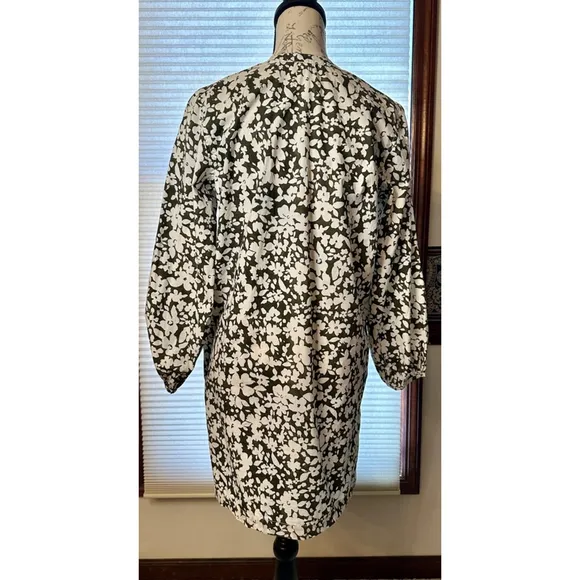 Lou &amp; Grey Size Small Green and White Floral Dress