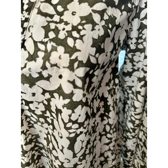 Lou &amp; Grey Size Small Green and White Floral Dress