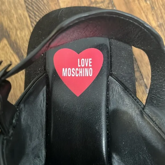 Love Moschino Sandals Black leather crossover pattern with buckle closure sz 38