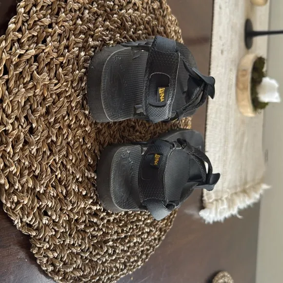 Luna sandals size 7.5 awesome adventure sandal