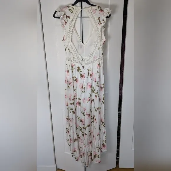 Luxxel Open Back Floral White and Pink Maxi Lace Dress, Size M, Frilling