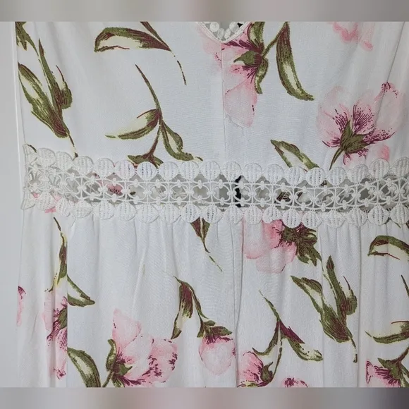 Luxxel Open Back Floral White and Pink Maxi Lace Dress, Size M, Frilling