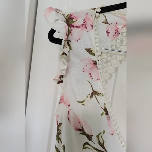 Luxxel Open Back Floral White and Pink Maxi Lace Dress, Size M, Frilling