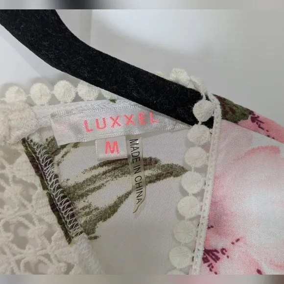 Luxxel Open Back Floral White and Pink Maxi Lace Dress, Size M, Frilling