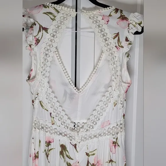 Luxxel Open Back Floral White and Pink Maxi Lace Dress, Size M, Frilling