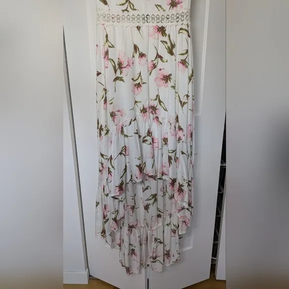 Luxxel Open Back Floral White and Pink Maxi Lace Dress, Size M, Frilling