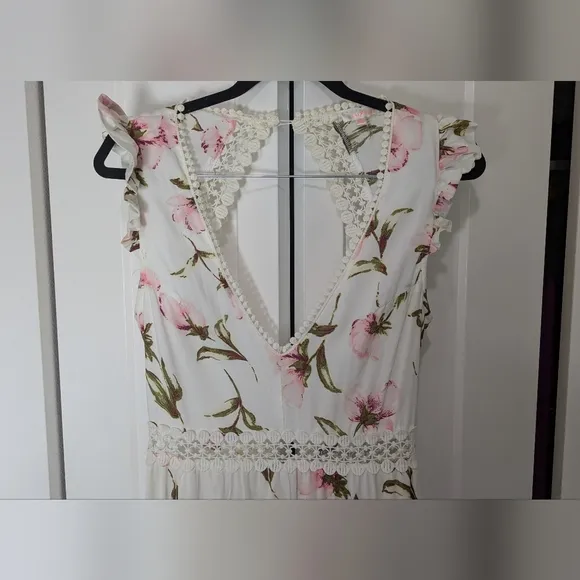 Luxxel Open Back Floral White and Pink Maxi Lace Dress, Size M, Frilling