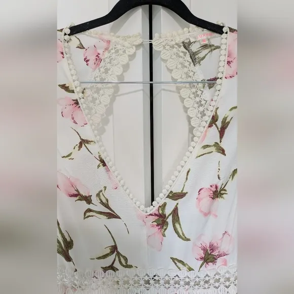 Luxxel Open Back Floral White and Pink Maxi Lace Dress, Size M, Frilling