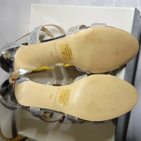 MARC FISHER Silver Glitter Lexcie2  Size 8.5M