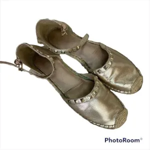 Marc Fisher Gaze gold studded ankle strap flat espadrilles sandals 10