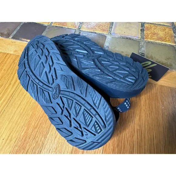 Mens 11 Chaco Sandals Z/Cloud 2 Strappy Toe Trail Walking Sandals JCH108047