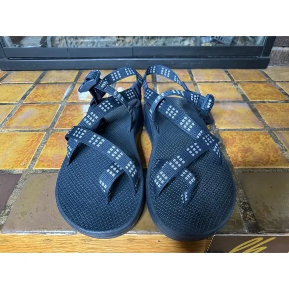 Mens 11 Chaco Sandals Z/Cloud 2 Strappy Toe Trail Walking Sandals JCH108047