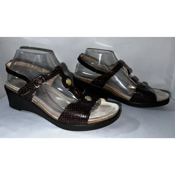 MEPHISTO Women's Sz 41 /11 Brown Embossed Beaded Air Relax T-Strap Wedge Sandals