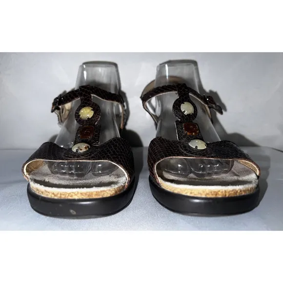 MEPHISTO Women's Sz 41 /11 Brown Embossed Beaded Air Relax T-Strap Wedge Sandals
