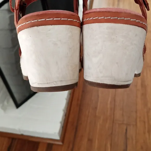 Merrell Halendi Sandals with Chunky Heel in Redwood color size 8.5