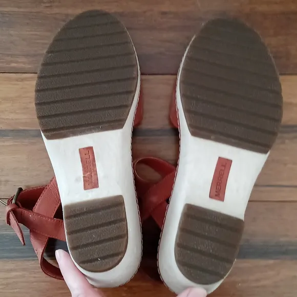 Merrell Halendi Sandals with Chunky Heel in Redwood color size 8.5