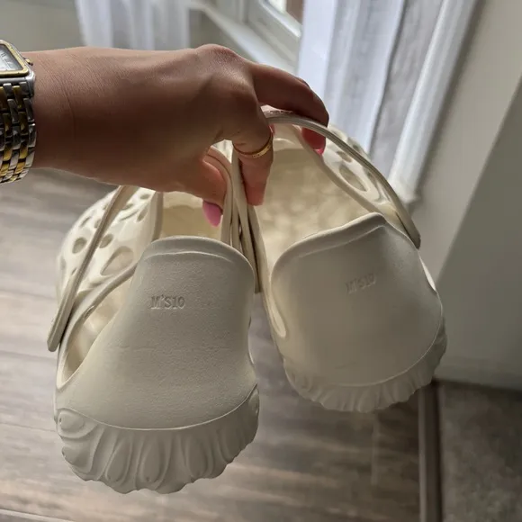 Merrell Hydro Moc sandals in White Slip-On Clogs 10