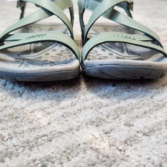 Merrell women's Blue Dove hiking sandals green size 9