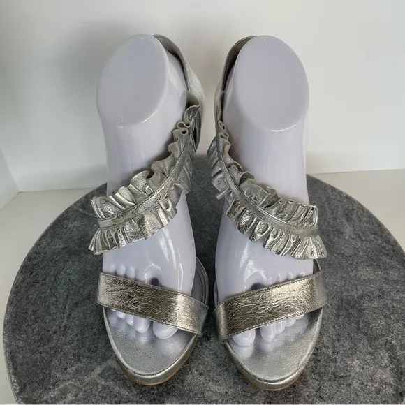 Michael Kors Bella Ruffled Metallic Silver Leather Heels Sandals 8.5