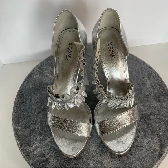 Michael Kors Bella Ruffled Metallic Silver Leather Heels Sandals 8.5