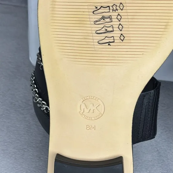 🔥🔥🔥Michael Kors Black Sandals with Silver Chain Size: 8🔥🔥🔥