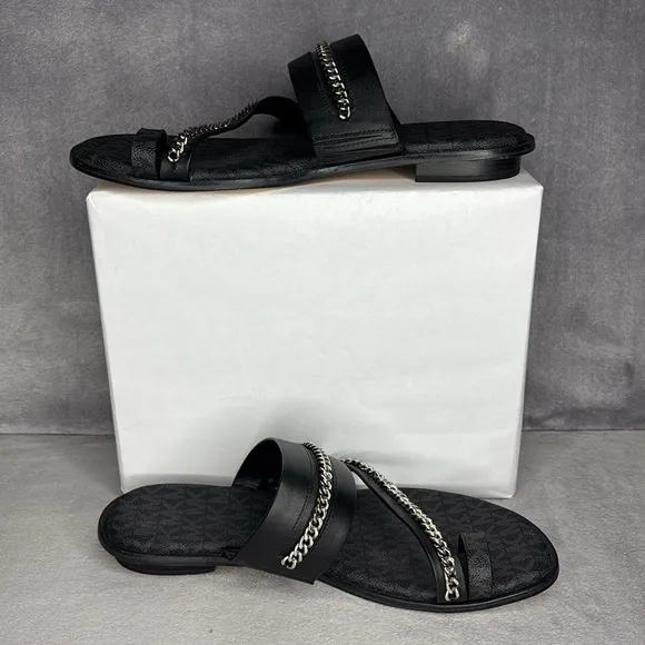 🔥🔥🔥Michael Kors Black Sandals with Silver Chain Size: 8🔥🔥🔥